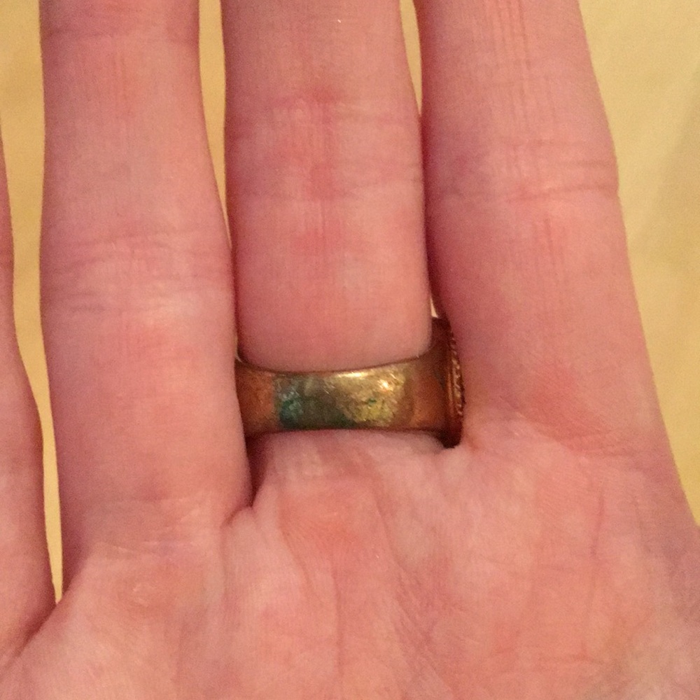 Gold Ring - Picture 2 of 2
